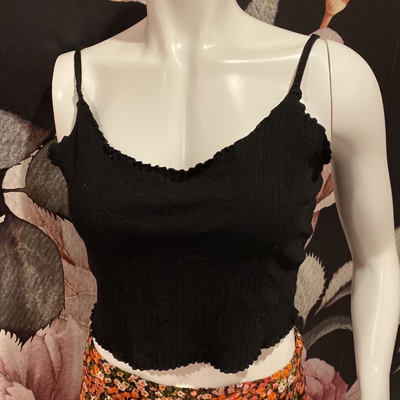 Cute Black Crop Tank - Picture 2 of 3